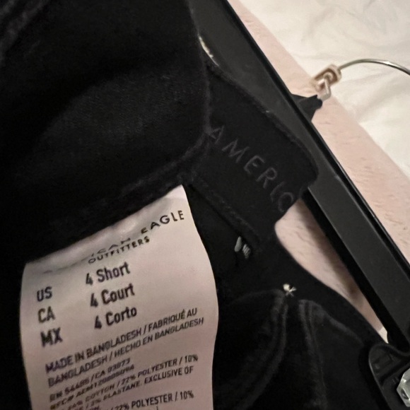 Womens American eagle black distressed jeans size 4 short - Picture 6 of 6